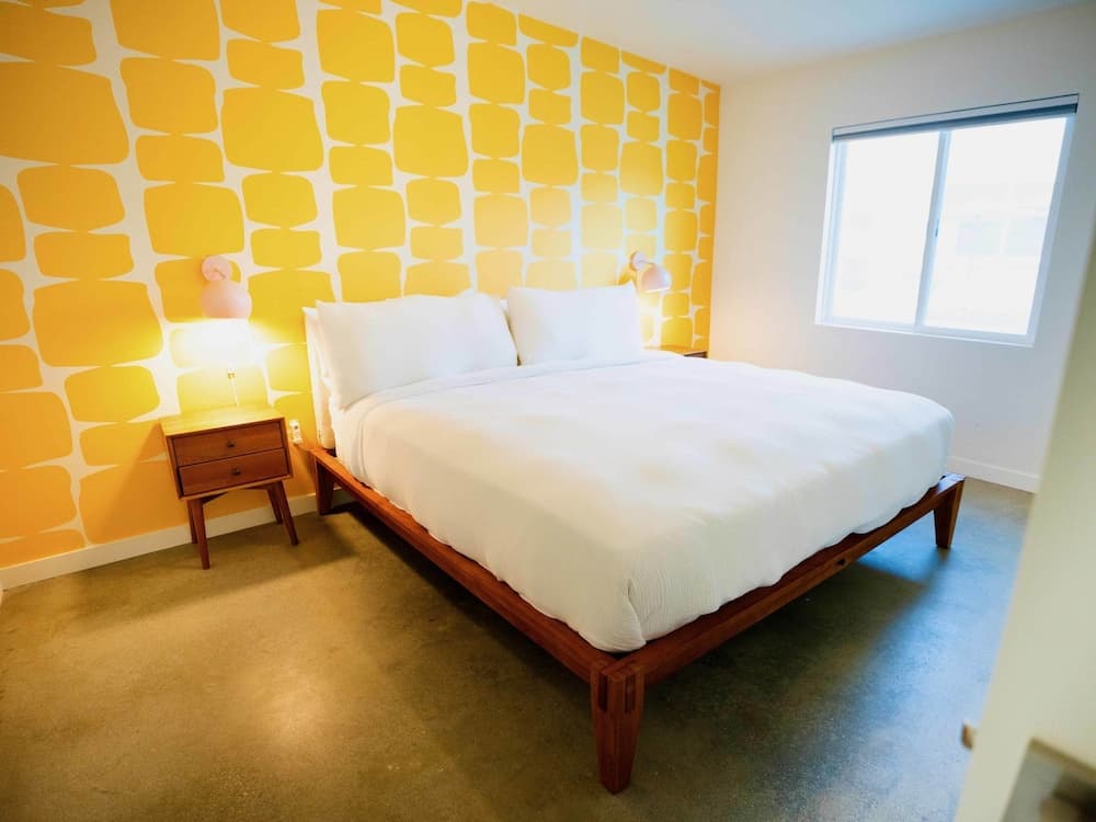 Premium Suite, King Bed With Sofa Bed, Pool View featured exterior or lobby in Palm Springs, CA — similar hotel