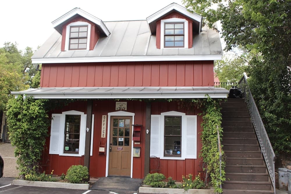 The Winchester Lodge — hotel in Fredericksburg, Texas