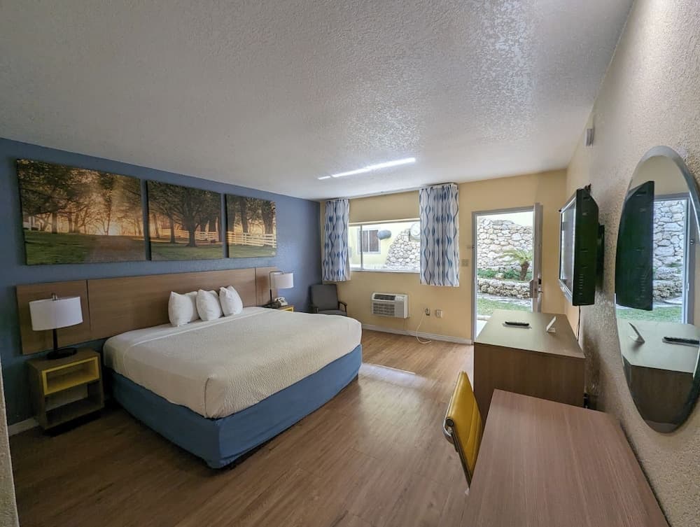 University Inn Gainesville property views in Gainesville, FL — gallery photo 3