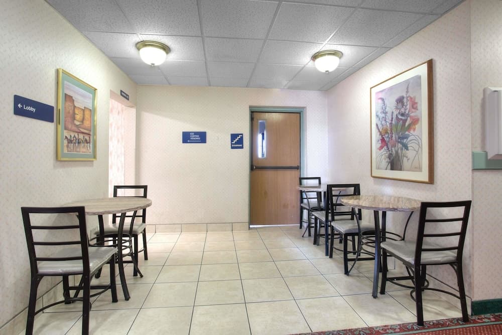 Microtel Inn by Wyndham Gallup interior in Gallup, NM — gallery photo 2