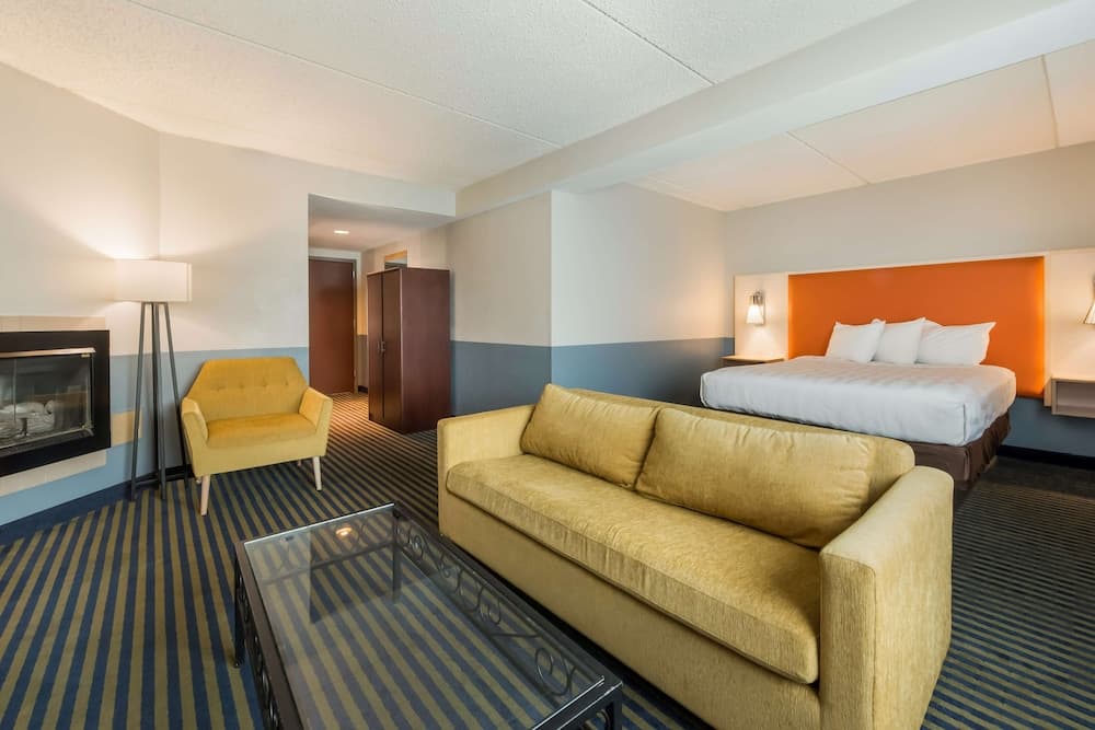 Baymont by Wyndham Westampton interior in Mount Holly — gallery photo 2