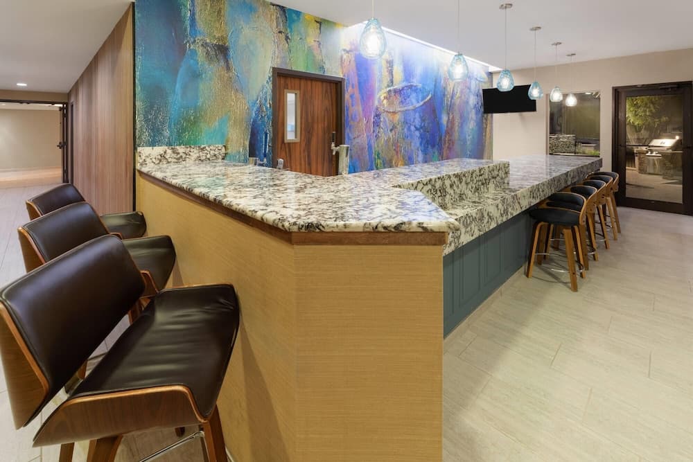 Endeavor Inn & Suites, Trademark Collection by Wyndham interior in Topeka, KS — gallery photo 2