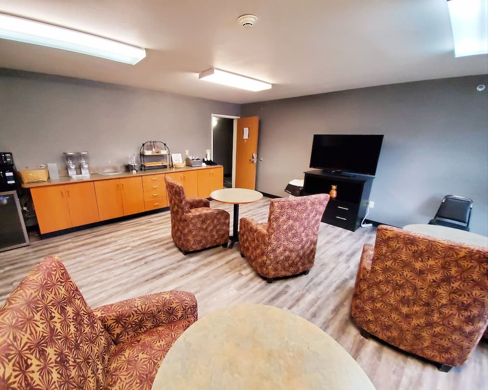 Americas Best Value Inn & Suites Racine gallery photo in Mount Pleasant, WI — image 40