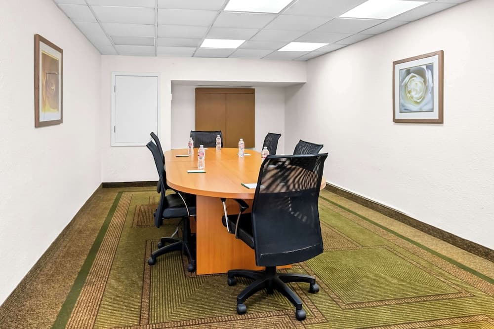 Quality Inn Slidell I-10 interior in Slidell, LA — gallery photo 2