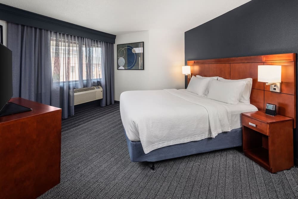 Courtyard by Marriott La Crosse interior in La Crosse, WI — gallery photo 2