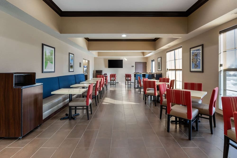 Comfort Inn & Suites Cedar Rapids CID Eastern Iowa Airport gallery photo in Cedar Rapids, IA — image 41