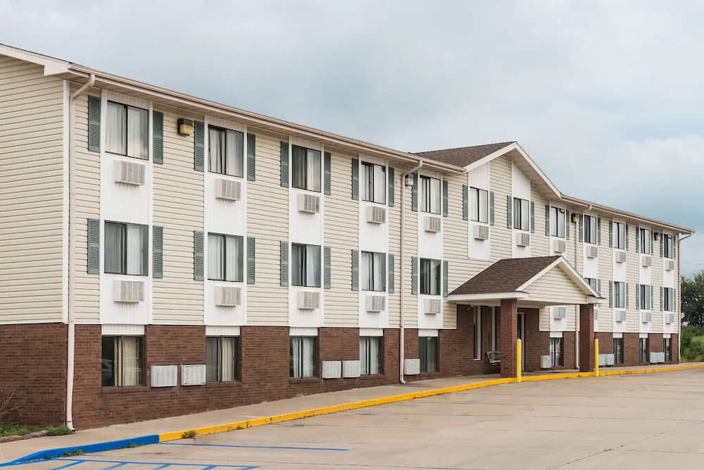Capital O Amerihost Inn and Suites Kingdom City Hwy 54 MO featured exterior or lobby in Kingdom City, MO — similar hotel
