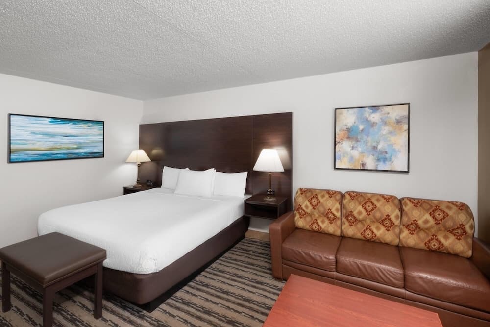 Endeavor Inn & Suites, Trademark Collection by Wyndham gallery photo in Topeka, KS — image 41