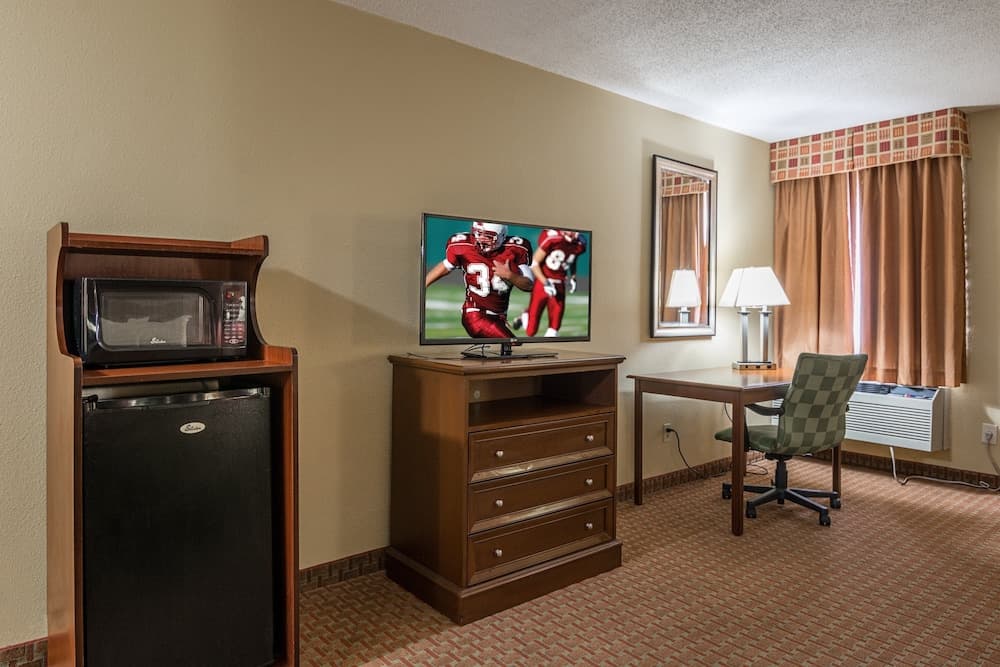 Red Roof Inn & Suites Little Rock property views in Little Rock, AR — gallery photo 3