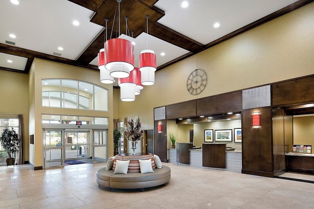 Clubhouse Hotel & Suites Pierre interior in Pierre, SD — gallery photo 2