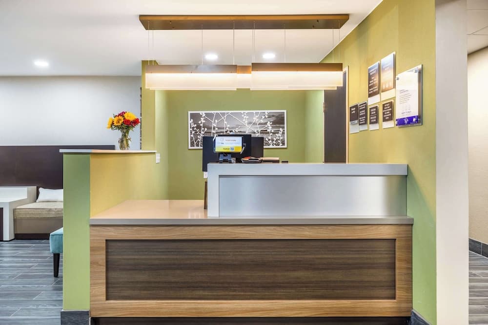Sleep Inn & Suites Salina I-135 interior in Salina, KS — gallery photo 2
