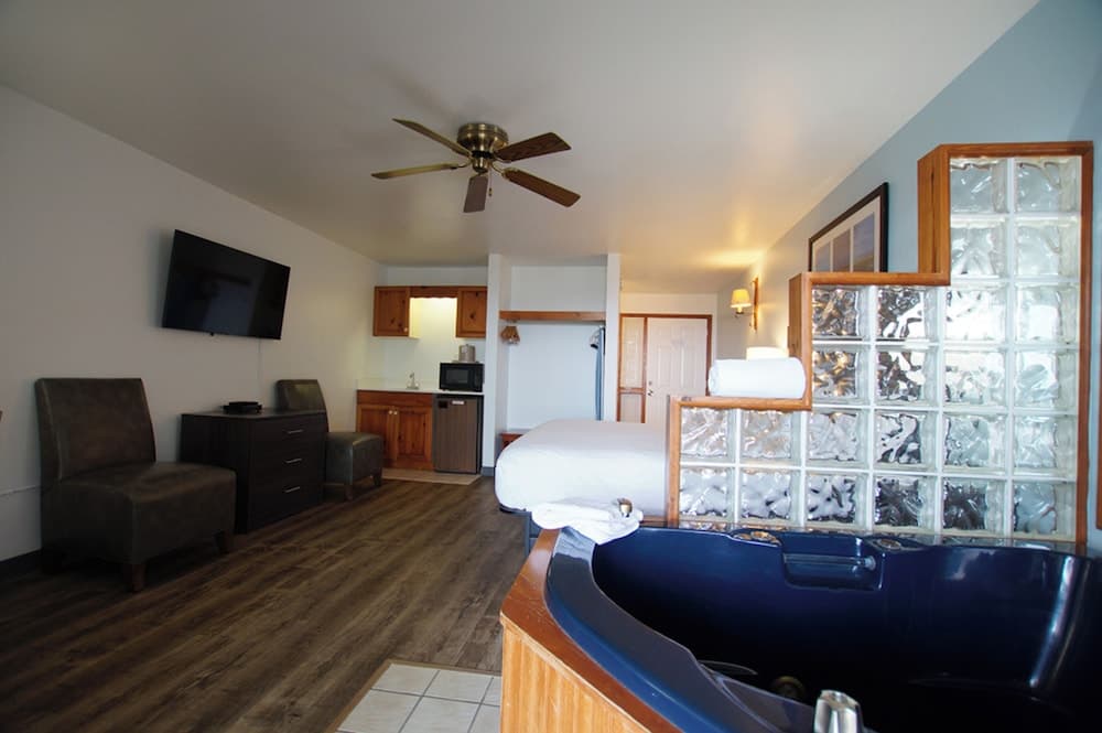 Snyder's Shoreline Inn gallery photo in Ludington, MI — image 96