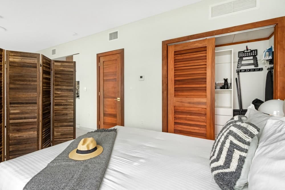 Roami at Ocean Drive property views in Key Biscayne, FL — gallery photo 3