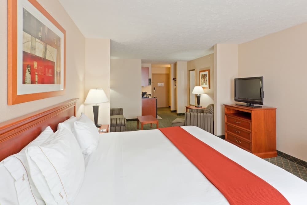 Holiday Inn Express & Suites Kent - University Area by IHG interior in Kent, OH — gallery photo 2