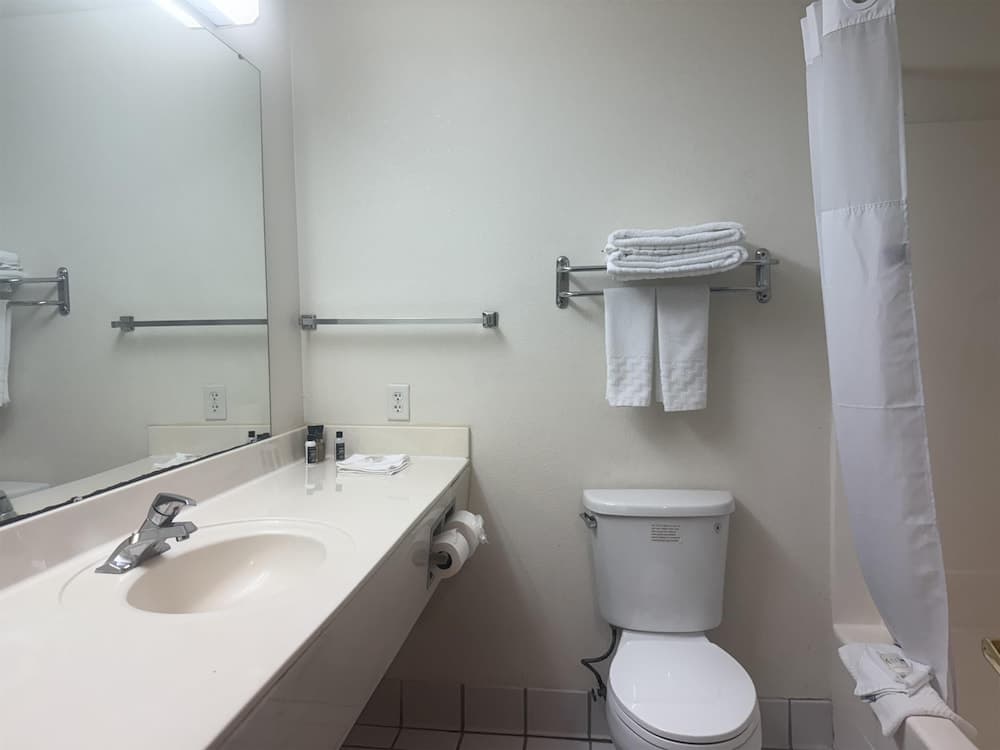Surestay By Best Western Obetz Rickenbacker Airport interior in Obetz, OH — gallery photo 2