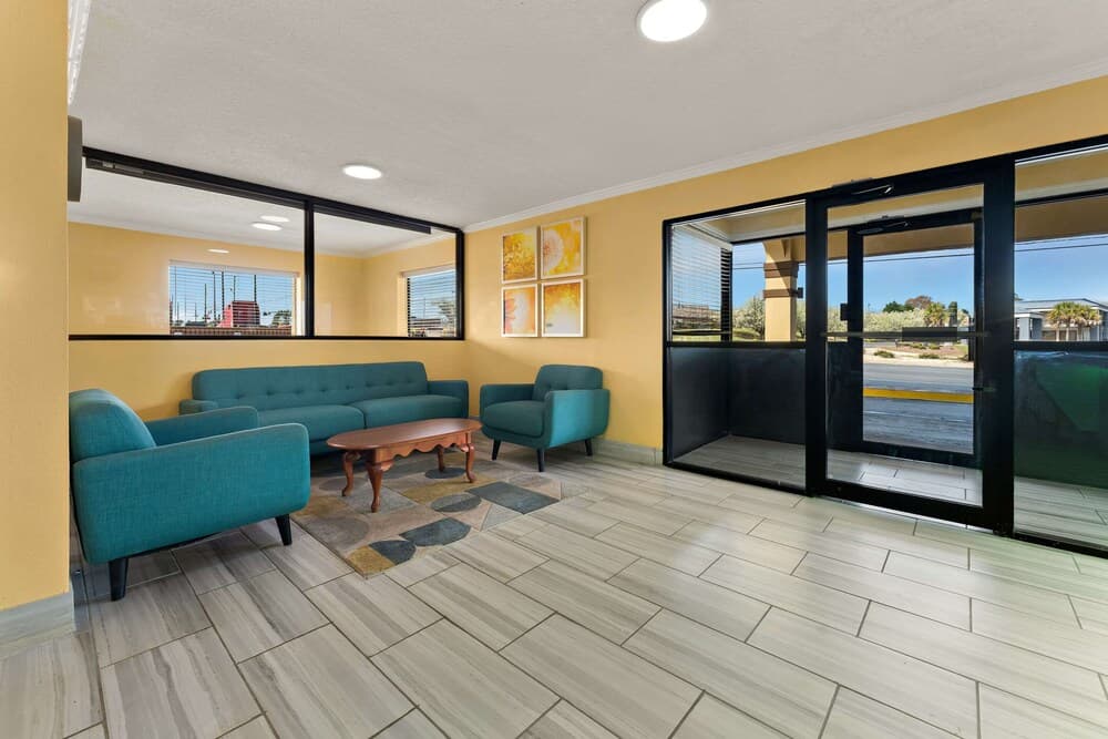 Quality Inn & Suites Dublin interior in Dublin, GA — gallery photo 2
