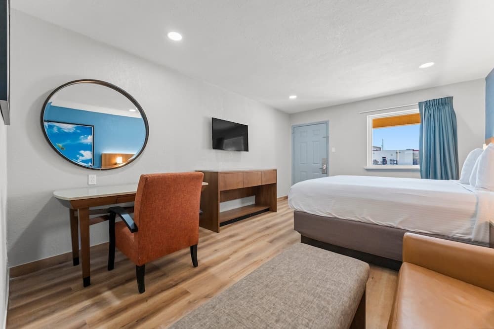Econo Lodge Inn & Suites Sealy property views in Sealy, TX — gallery photo 3