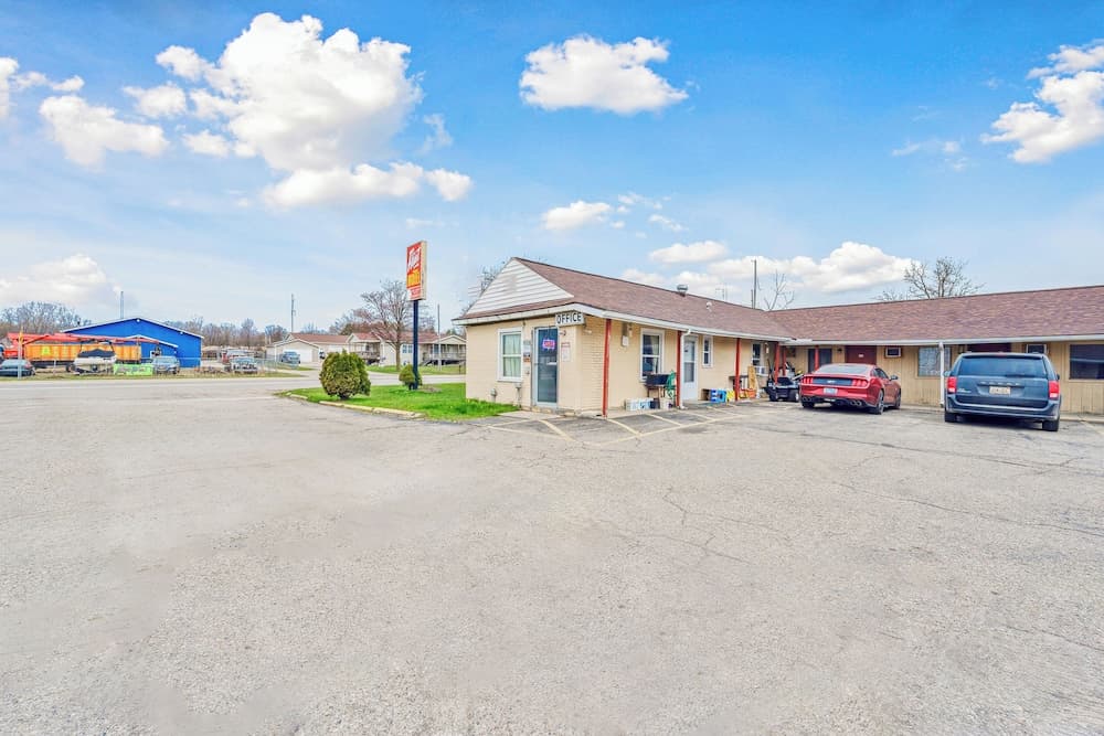 Flint Motel by OYO MI Near I-475 gallery photo in Flint, MI — image 41