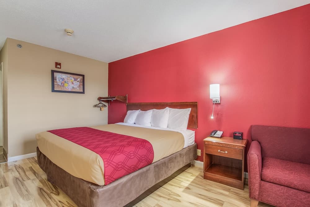 Econo Lodge Shelbyville property views in Shelbyville, KY — gallery photo 3