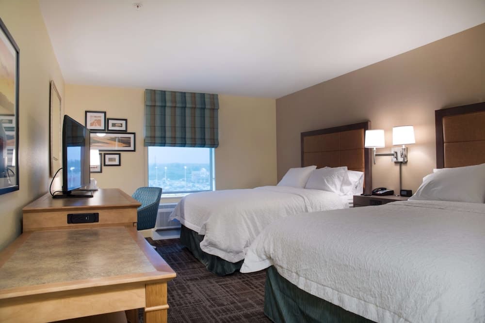 Hampton Inn Big Rapids interior in Big Rapids, MI — gallery photo 2