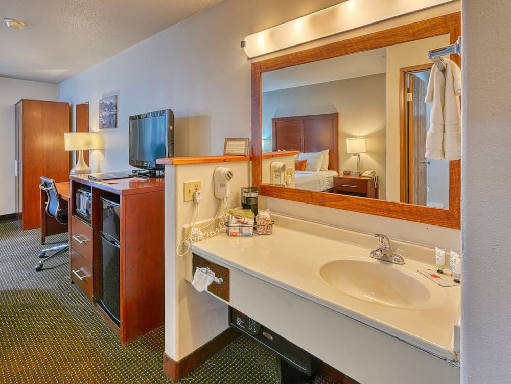 Yellowstone River Inn & Suites property views in Livingston, MT — gallery photo 3