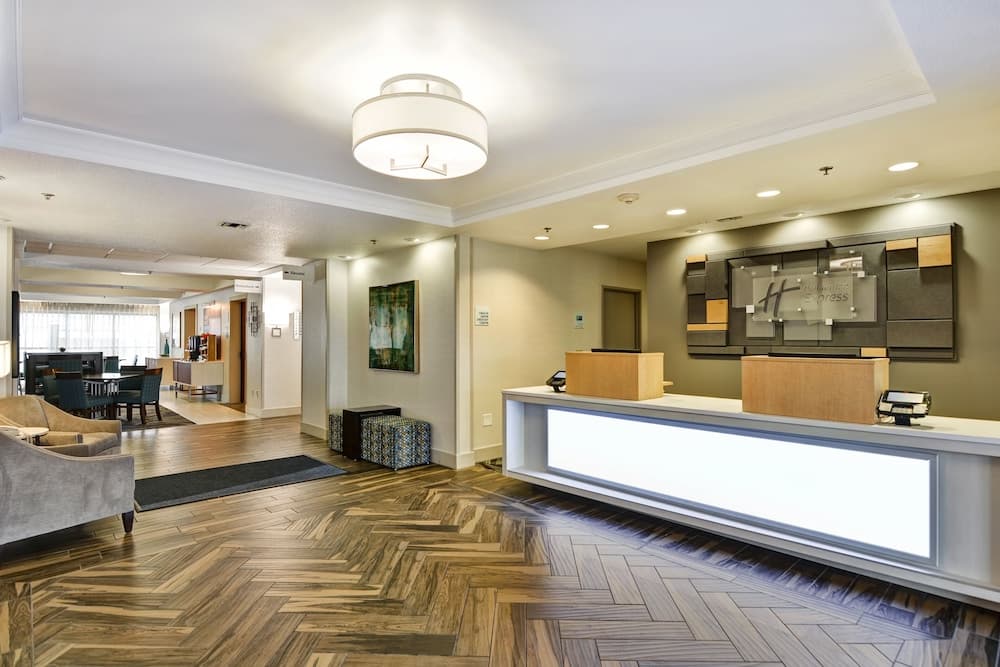 Holiday Inn Express & Suites New Berlin by IHG interior in New Berlin, WI — gallery photo 2