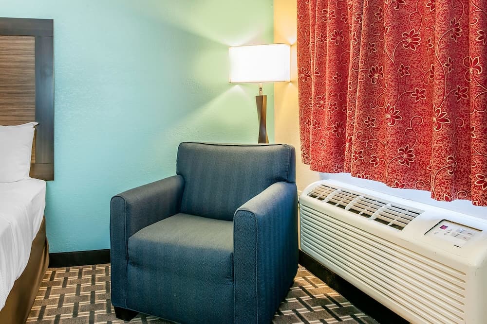 Quality Inn Findlay property views in Findlay, OH — gallery photo 3