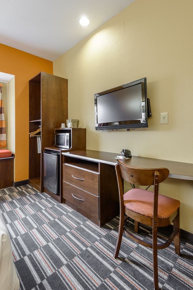 Microtel Inn & Suites by Wyndham Greenville/University Medic interior in Greenville, NC — gallery photo 2