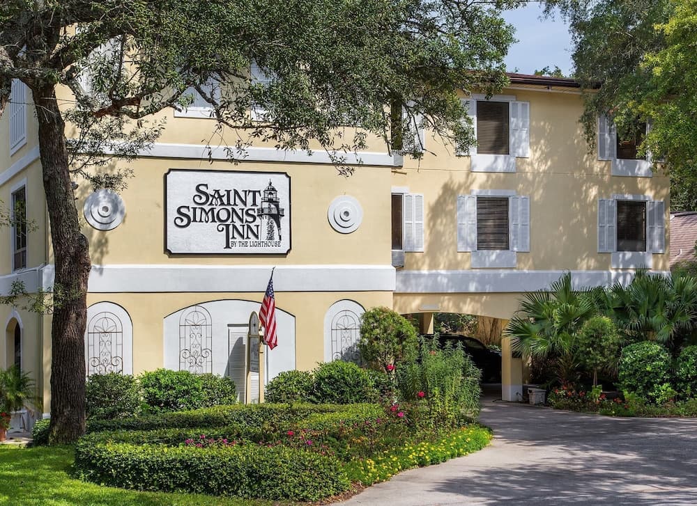 Saint Simons Inn by the Lighthouse — hotel in St. Simons, Georgia