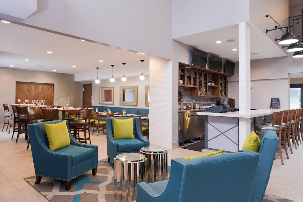 Four Points by Sheraton Mt Prospect O'Hare interior in Mount Prospect, IL — gallery photo 2