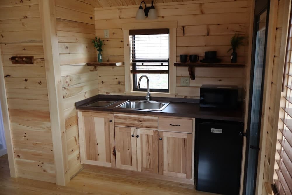 Cowan Creek Lodges interior in Centre, AL — gallery photo 2