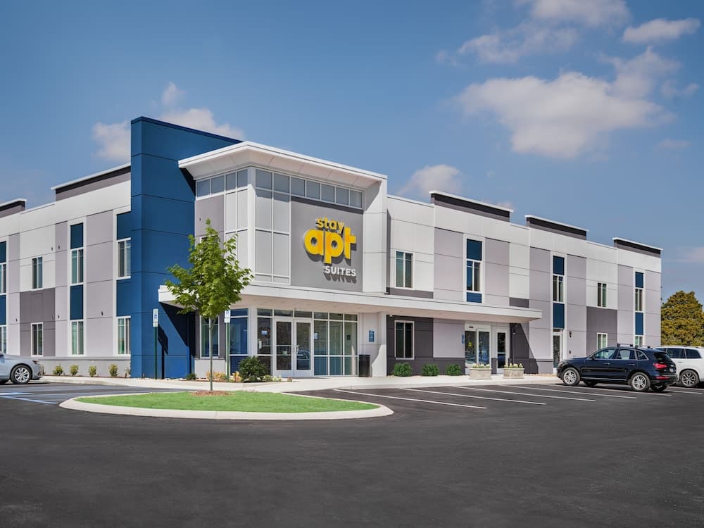 stayAPT Suites Greenville Greer BMW — hotel in Greer, South Carolina