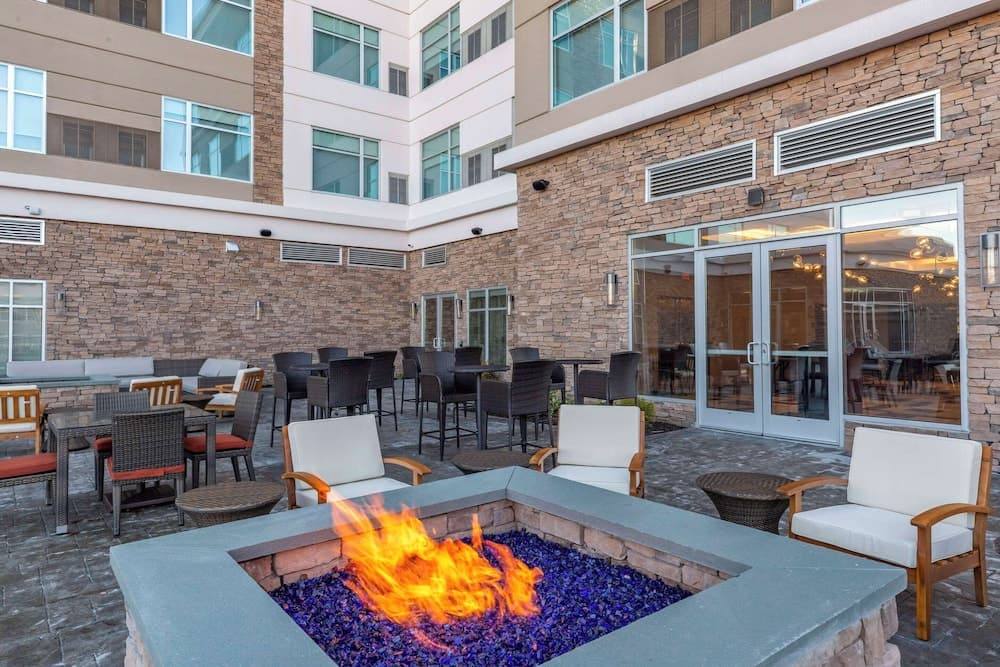 Cambria Hotel Manchester South Windsor gallery photo in South Windsor — image 21