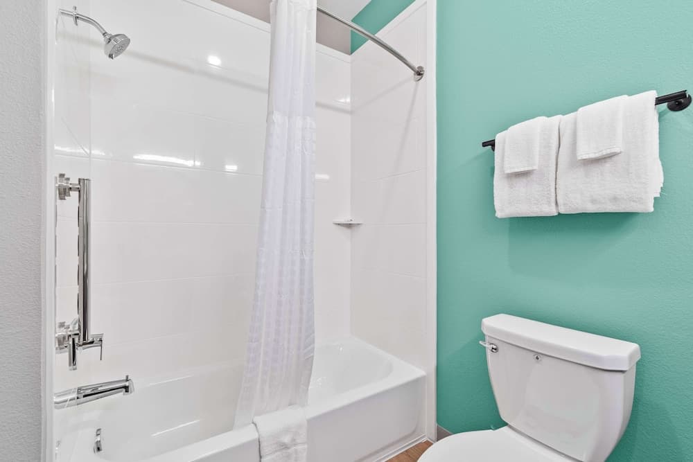 ECHO Suites Extended Stay by Wyndham Dallas Plano/Richardson gallery photo in Plano, TX — image 15