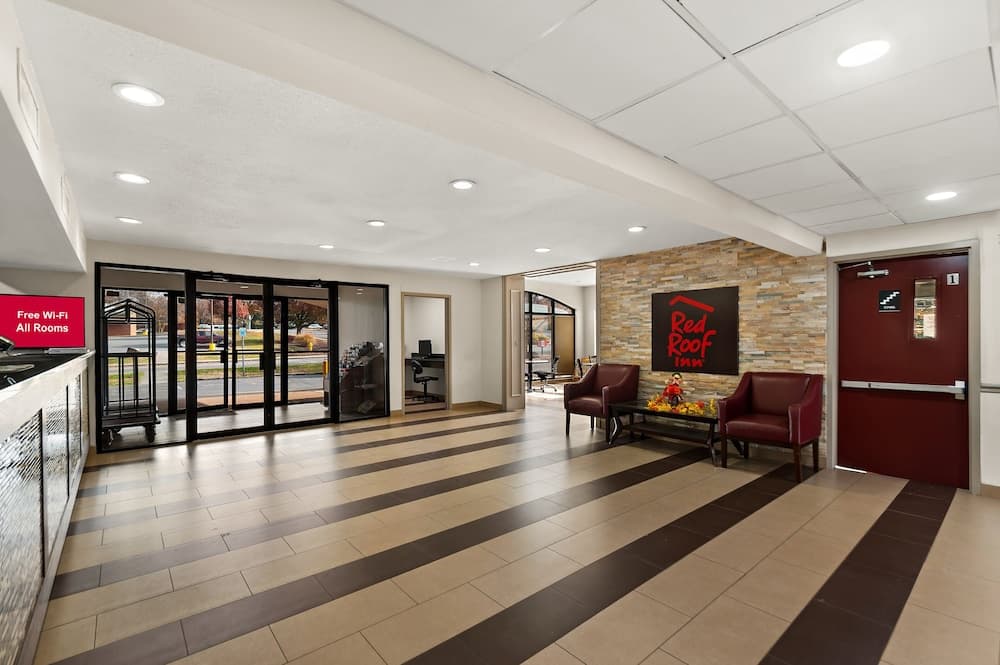 Red Roof Inn Martinsburg interior in Martinsburg, WV — gallery photo 2
