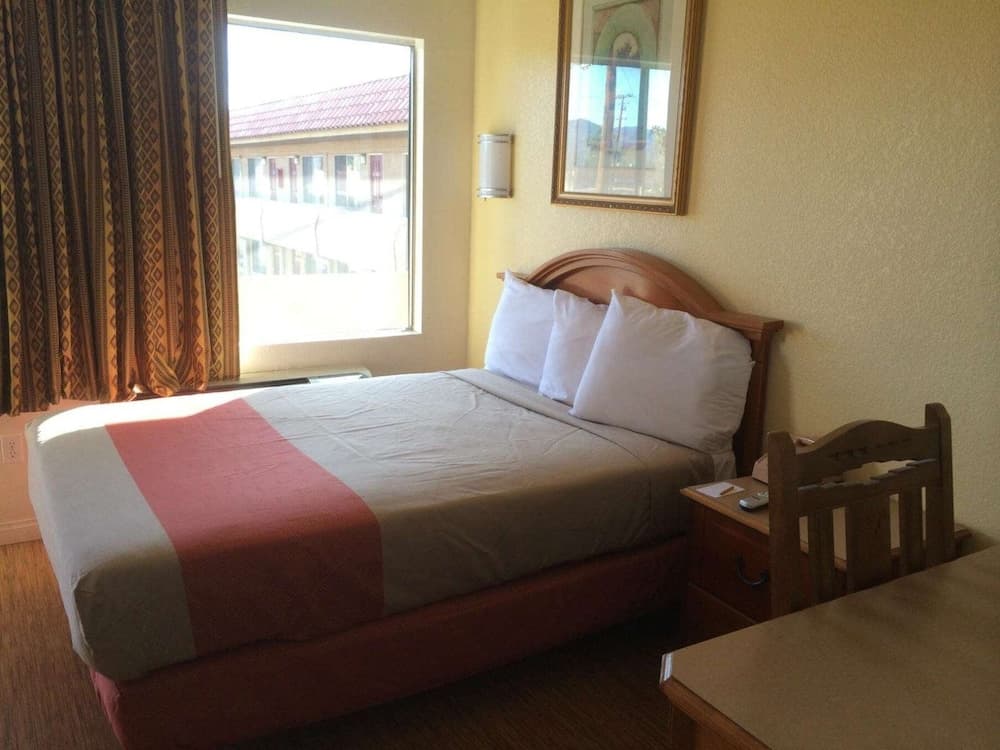 Vagabond Inn Hemet interior in Hemet, CA — gallery photo 2