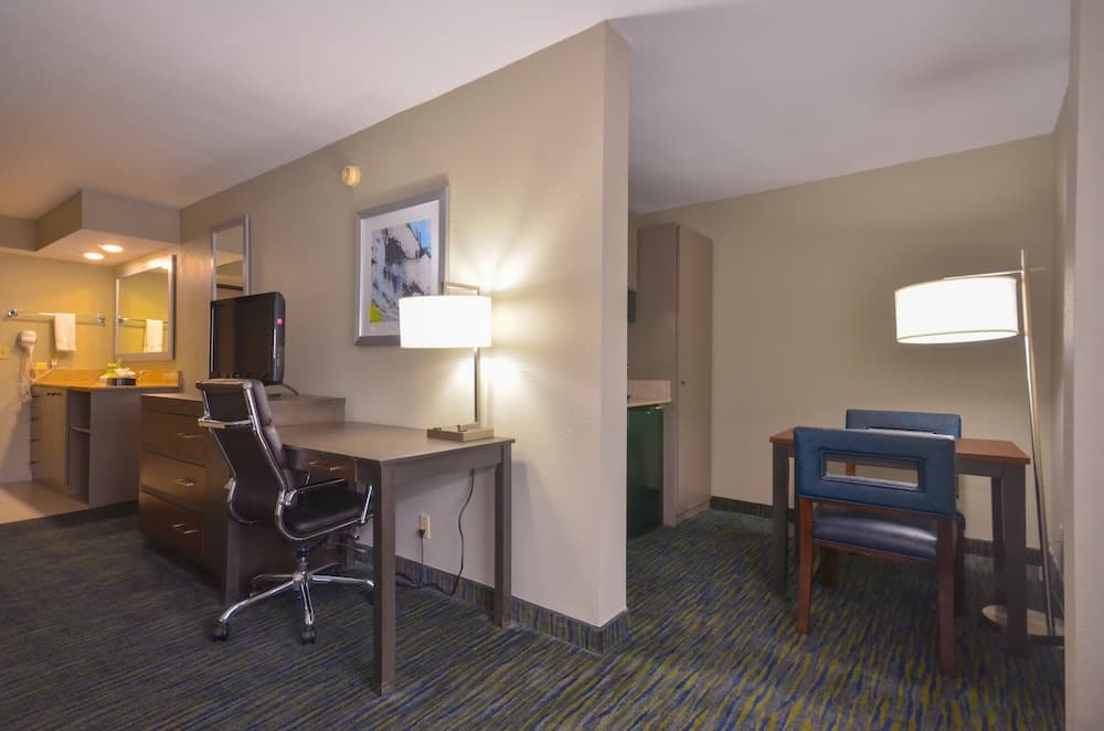 Holiday Inn Express Fayetteville- Univ of AR Area by IHG gallery photo in Fayetteville, AR — image 12