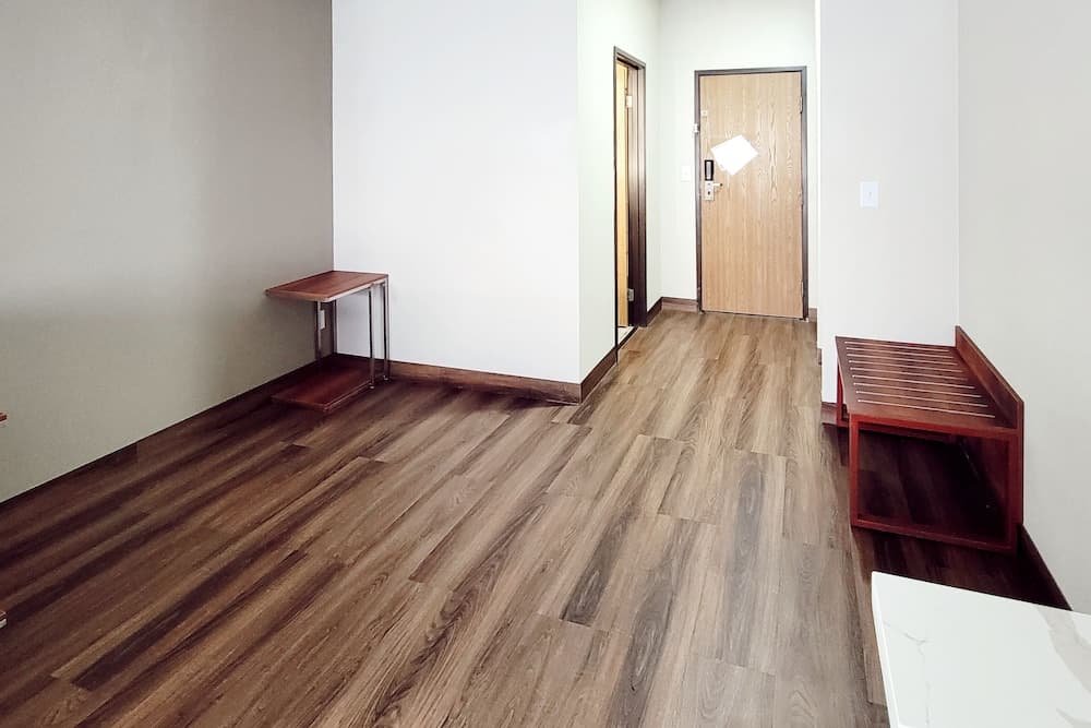 Econo Lodge Fargo - West Acres interior in Fargo, ND — gallery photo 2