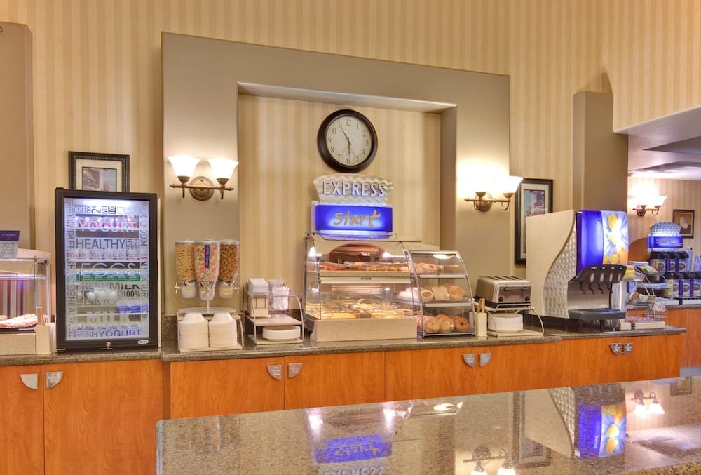 City Express By Marriott Rancho Cucamonga gallery photo in Rancho Cucamonga, CA — image 10