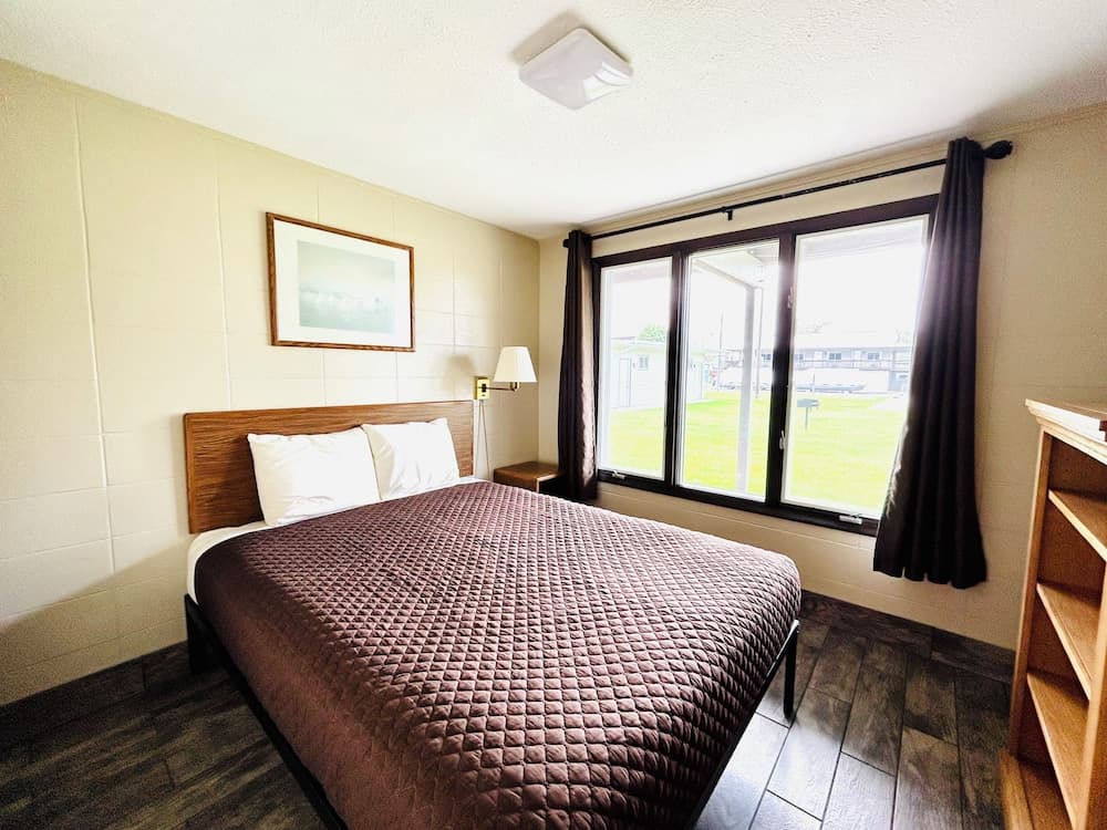 Silver Sands Hotel & Resort interior in Mears, MI — gallery photo 2