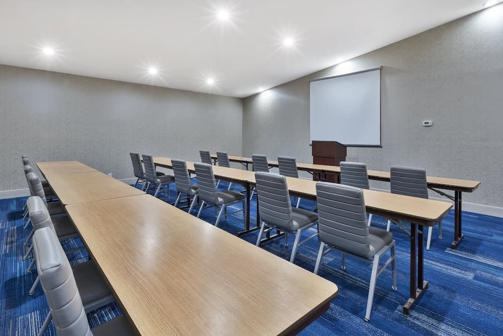 Holiday Inn Express Detroit-Warren by IHG gallery photo in Warren, MI — image 14