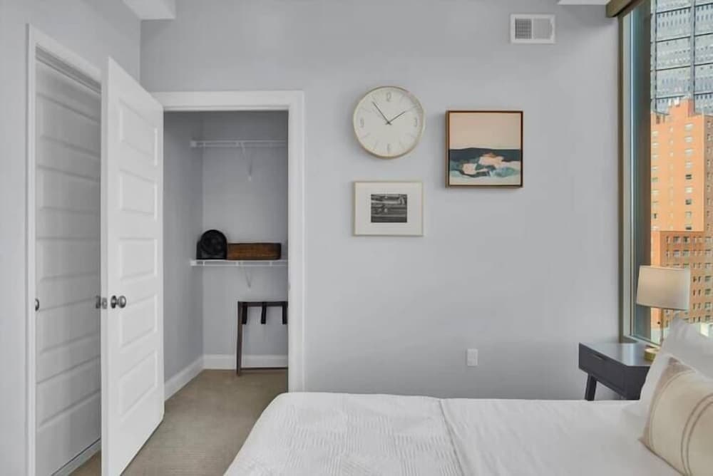 CozySuites Downtown Pittsburgh featured exterior or lobby in Pittsburgh, PA — similar hotel