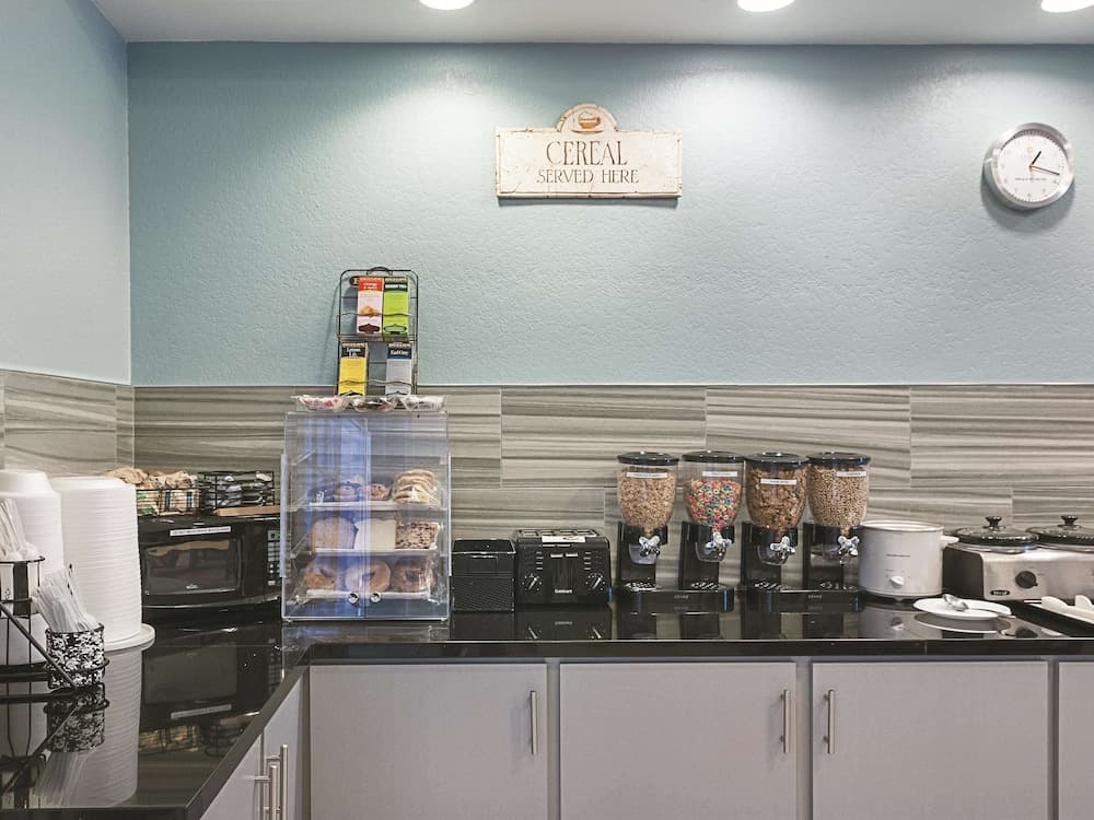 La Quinta Inn & Suites by Wyndham Slidell - North Shore Area gallery photo in Slidell, LA — image 14