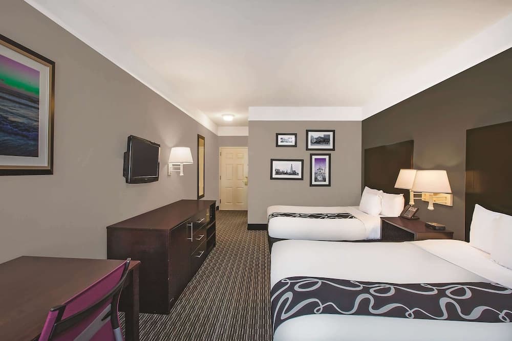 La Quinta Inn & Suites by Wyndham Beaumont West gallery photo in Beaumont, TX — image 15