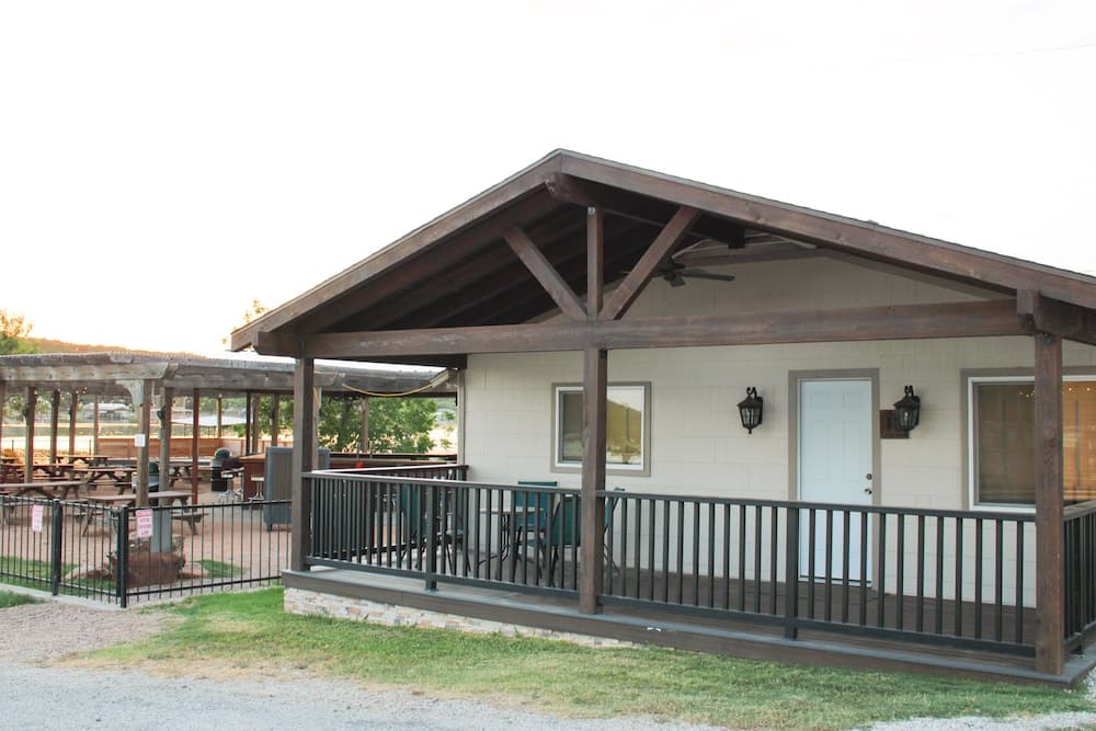 World Famous Fox Hollow Resort — hotel in Graham, Texas