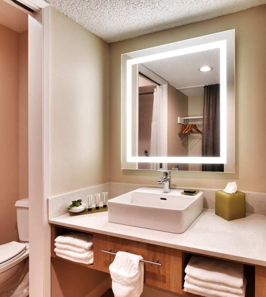 Atrium Hotel at Orange County Airport gallery photo in Irvine, CA — image 27