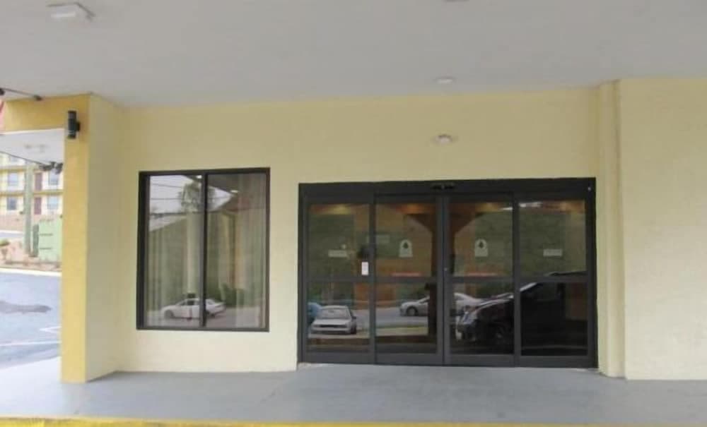 Econo Lodge property views in Fultondale, AL — gallery photo 3