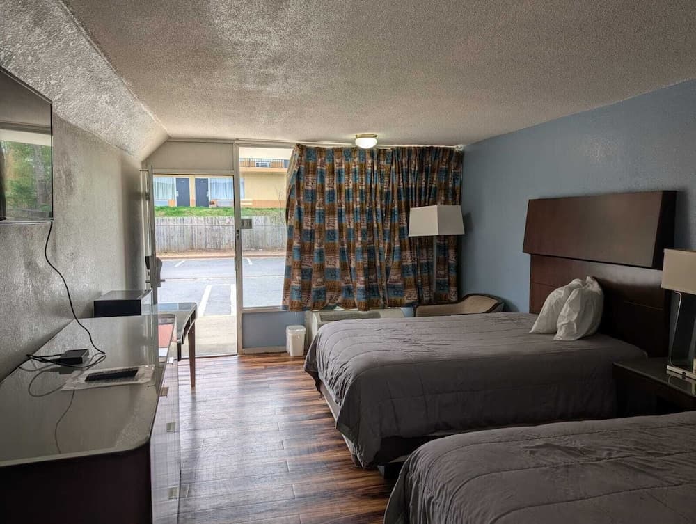 Heritage Inn Cartersville interior in Cartersville, GA — gallery photo 2