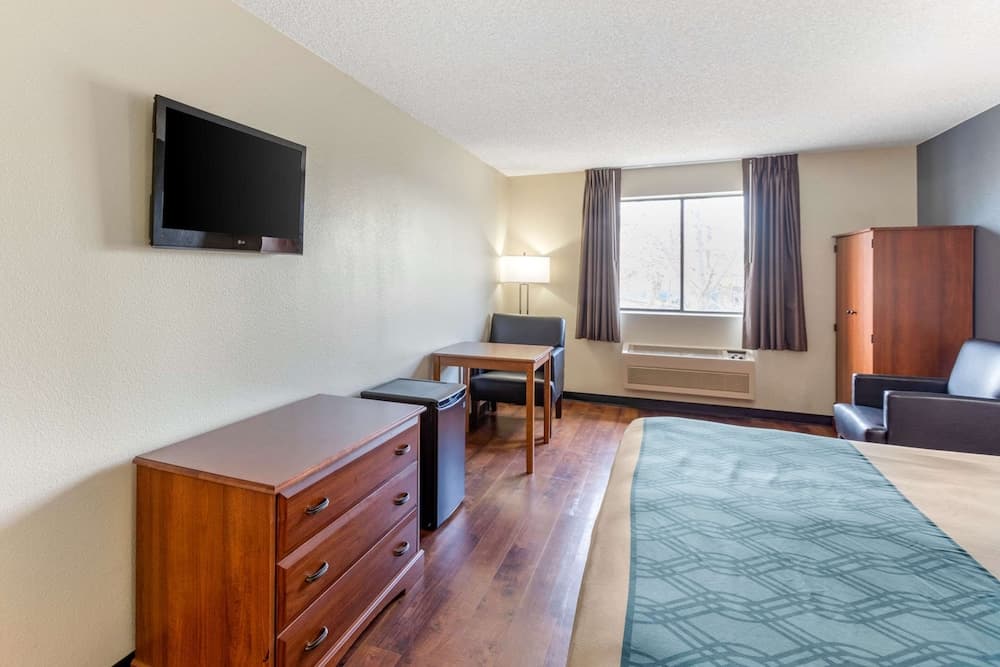 Econo Lodge Longmont East gallery photo in Longmont, CO — image 7