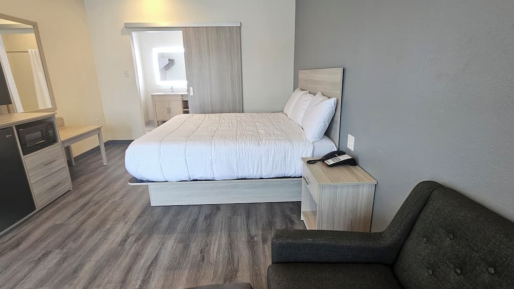 Palace Inn Baytown at Harrison St property views in Baytown, TX — gallery photo 3